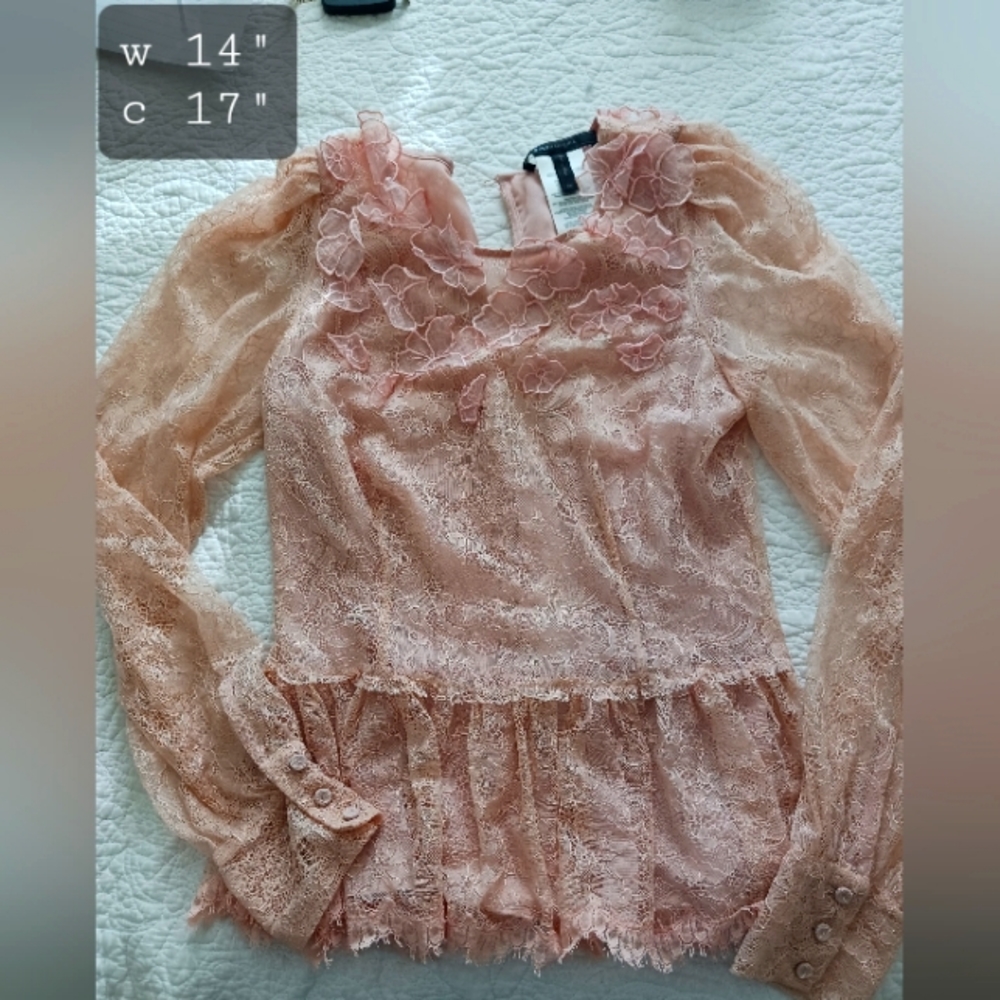 Beautiful vintage style blouse.